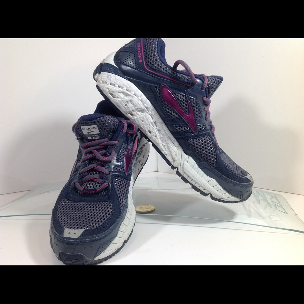 Brooks addiction 12 size 8